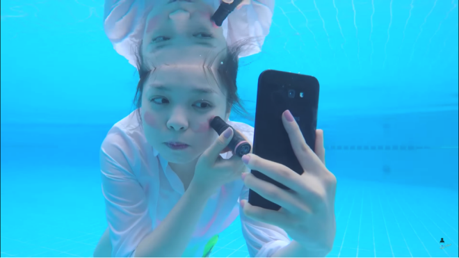 Makeup dưới nước, trào lưu gì vừa lạ, vừa xinh, vừa cá tính Ảnh 2