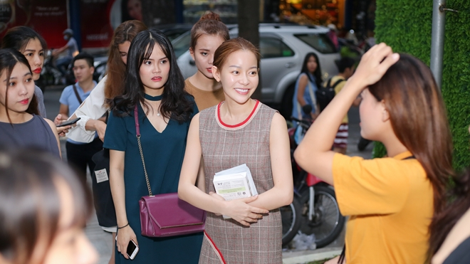 Hoa Hậu Hải Dương tất bật chuẩn bị khai trương Ảnh 2