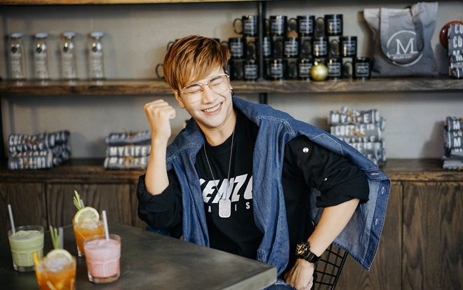 Ngất ngây với Lou Hoàng ‘nhiều sắc thái’ trong hình hậu trường MV 'Yes I Do' Ảnh 2