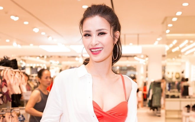 Đông Nhi bày cách mix đồ hè cực chuẩn cùng điện thoại 'thanh xuân' Ảnh 2