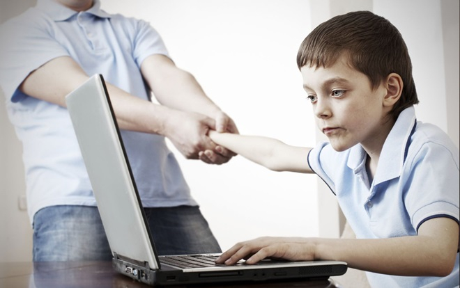 Nuôi con thời công nghệ: Bảo vệ và xử lý những nguy hại cho gia đình Ảnh 2