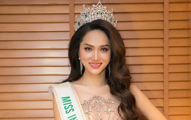 Hoa hậu Hương Giang lần đầu ngồi 'ghế nóng' chương trình 'Nhan sắc mới - Khởi đầu mới' Ảnh 2