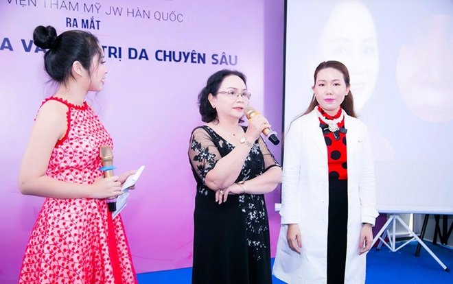 JW dành tặng một tỷ đồng tri ân khách hàng sau hội thảo da Ảnh 2