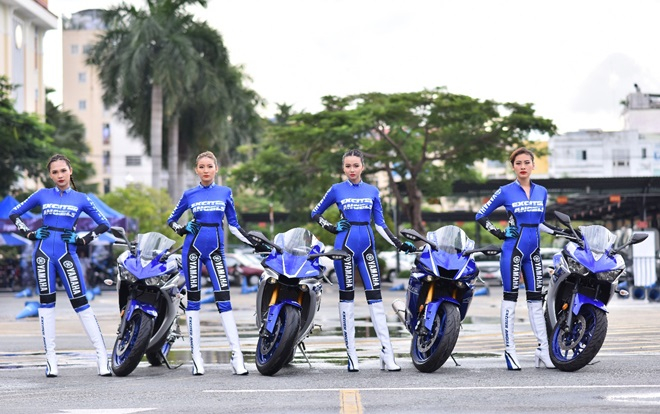 Con gái đi xe tay côn là 'gái man'? Hãy nhìn 4 thiên thần của Yamaha để biết bạn đã sai! Ảnh 2