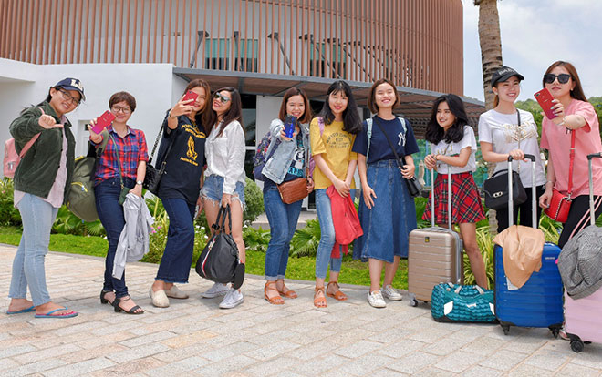 9 Fan nữ đầu tiên khám phá bí quyết selfie của OPPO F9 Ảnh 2