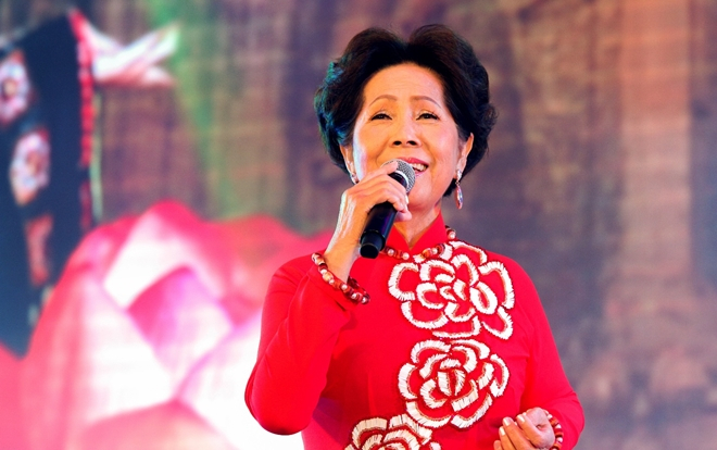 Danh ca Phương Dung hội ngộ khán giả ‘Tây Đô’ sau nhiều năm xa xứ Ảnh 2