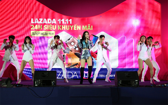 Đông Nhi và Uni5 'cháy' hết mình cùng đại tiệc sale lớn nhất năm của Lazada Ảnh 2