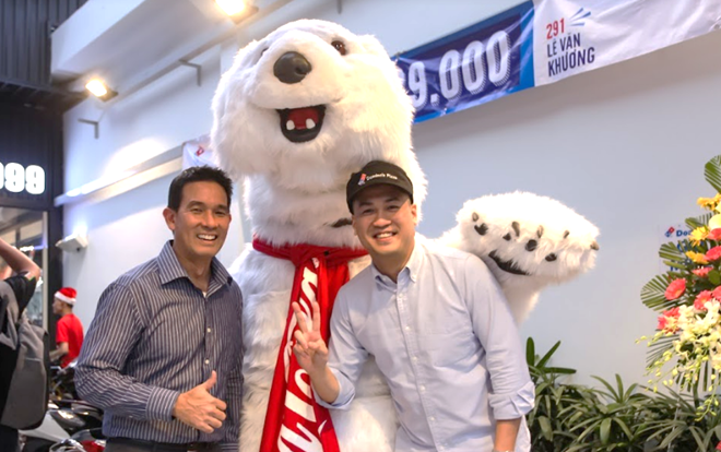 Phillip Nguyễn: Vị khách đặc biệt chào đón thành viên thứ 37 trong gia đình Domino’s Pizza Ảnh 2