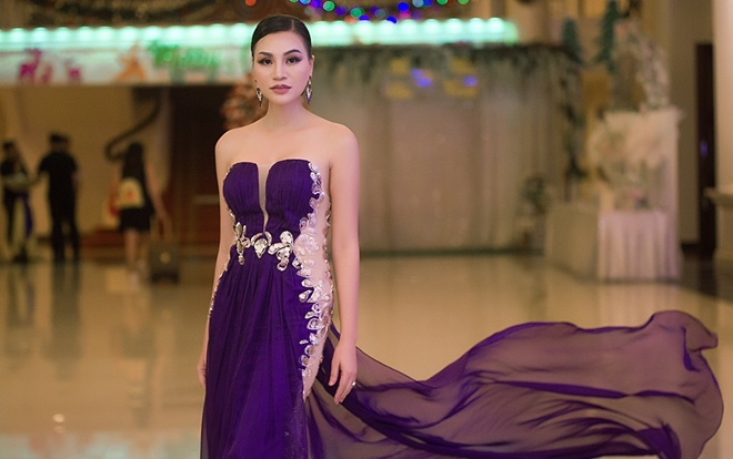 Nữ Hoàng Trần Huyền Nhung thướt tha quyến rũ trong sắc tím tại sự kiện Ảnh 2