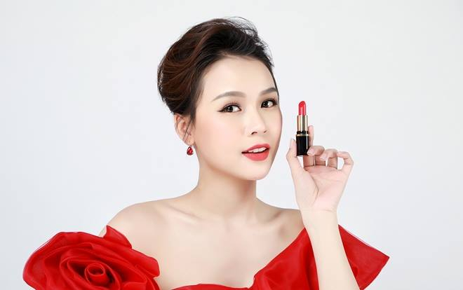 Diễn viên, MC Sam - gương mặt được thương hiệu mỹ phẩm cao cấp nội địa Nhật Bản Waka Biha ‘chọn mặt gửi vàng’ Ảnh 2