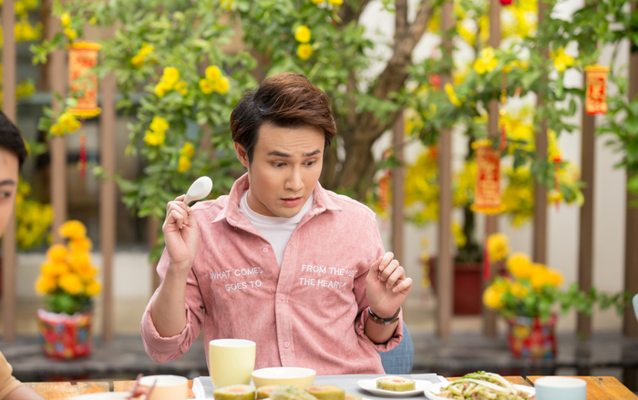 Vừa tuyên bố không ăn tết, Huỳnh Lập ngay lập tức gây tranh cãi khi bị bắt gặp ăn sập mặt! Ảnh 2