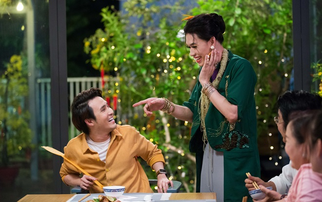 Hết làm trợ lý cho 'Chị trợ lý của anh', Quang Trung quay về làm… trợ lý cho Huỳnh Lập trong MV Tết Ảnh 2