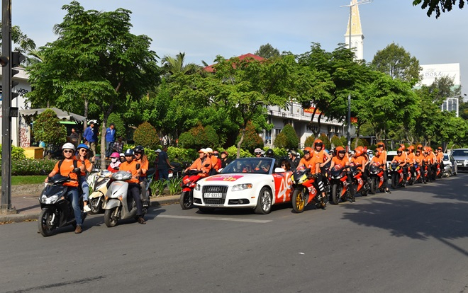 Màu cam đặc trưng của Vietnamobile đổ bộ khắp phố phường Sài Gòn Ảnh 2