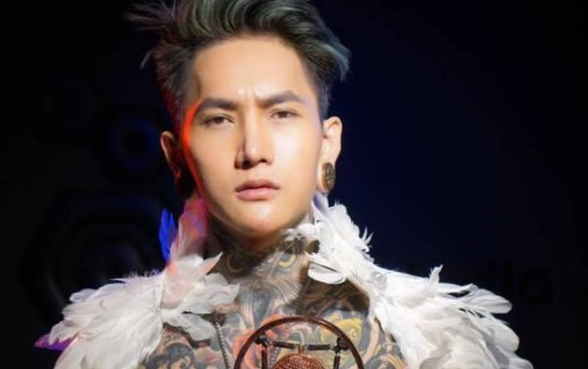 ‘Hotboy xăm trổ’ cũng đã phải lên tiếng cầu cứu vì… thẩm mỹ hỏng Ảnh 2