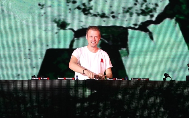 Fan Việt ‘dậy sóng’ với trải nghiệm giải đua F1 cùng DJ quốc tế Armin Van Buuren Ảnh 2