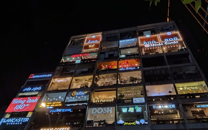Ngại đi xa ngày lễ 30/4, hãy tận hưởng buổi tối Sài Gòn ở những địa điểm sau Ảnh 2