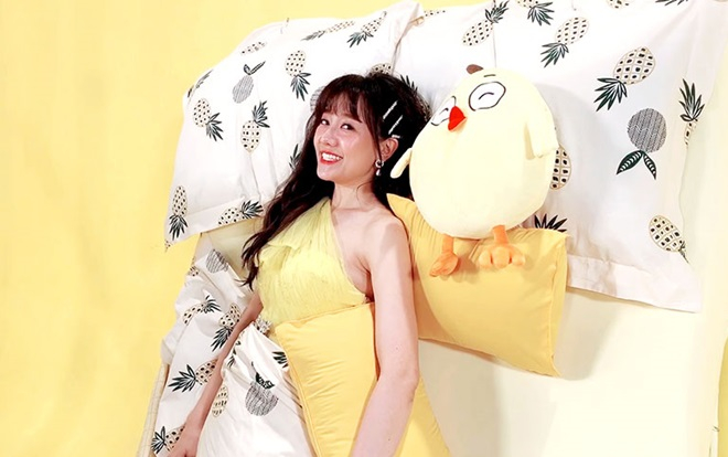 Hari Won tạo dáng siêu 'cute' cùng Gà Vàng Gunny Mobi trong MV mới Ảnh 2