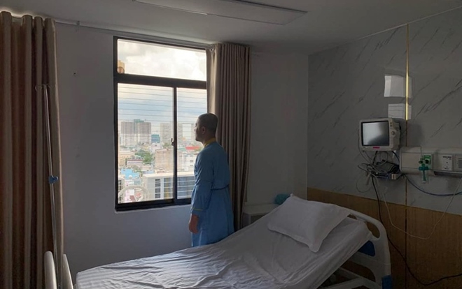 Akira Phan đăng ảnh nằm trong bệnh viện tuyên bố với fan: 'Tạm biệt!…' Ảnh 2