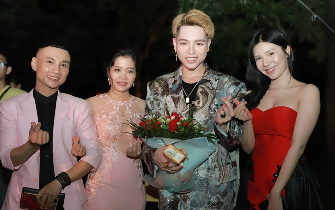 Thanh Bi và Đức Phúc gây bất ngờ tại buổi ra mắt son Roses Matte Lipstick Version 2019 Ảnh 2