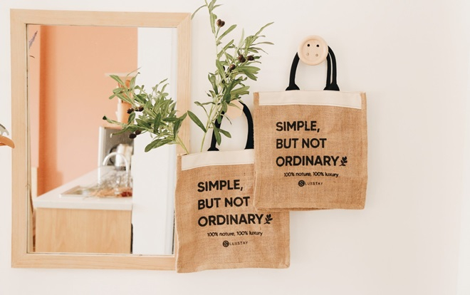 Tặng túi vải trendy thay thế túi nilon, Luxstay ghi điểm với trào lưu du lịch xanh nhưng vẫn vô cùng sang chảnh tới cộng đồng Ảnh 2