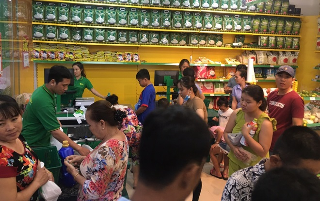 Nửa thị trấn ở Long An đi chợ Bách Hóa Xanh mỗi ngày Ảnh 2