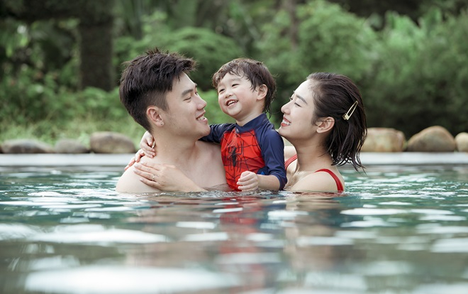 Cần gì phải đi đâu xa, quanh Hà Nội đã có rất nhiều biệt thự siêu to khổng lồ cho mùa hè sang - xịn - mịn Ảnh 2