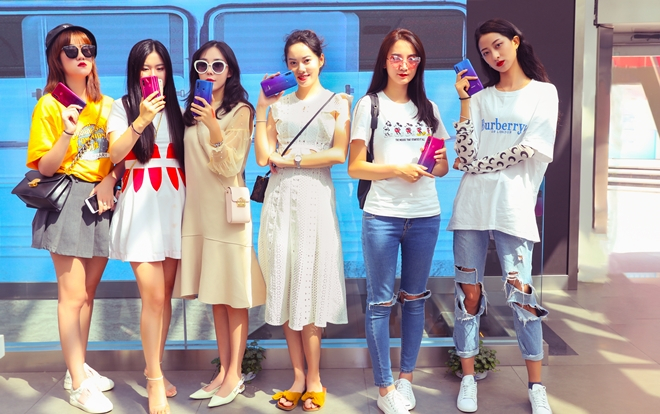 Ba lô của GenZ phải chứa gì để đoạt danh hiệu ” linh hồn của những cuộc gặp gỡ”? Ảnh 2