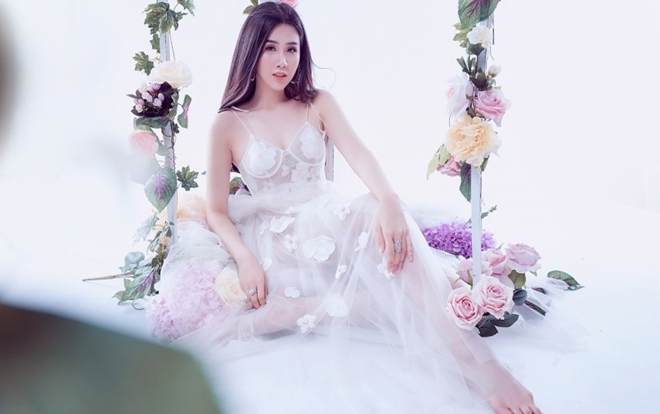 Nữ hoàng đồ ngủ Phương Đài hoá quý cô kiêu kỳ trong những shot hình mới mừng sinh nhật Ảnh 2