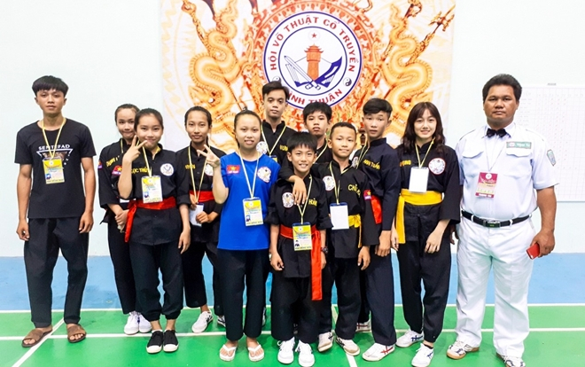 Cô gái lạ xuất hiện cùng Quang Hải Ảnh 2