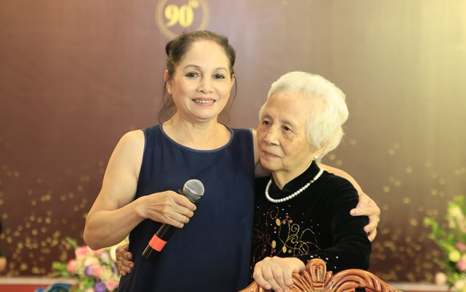 Phù thủy tạo ra nhiều ngôi sao nhất Việt Nam - Hà Thủy từng bị cô giáo ghét vì lý do này Ảnh 2