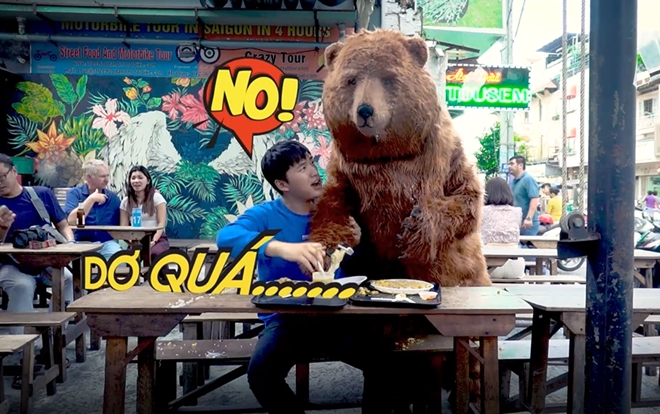 'Gấu Cà khịa' lên ngôi, ăn bất bấp làm chao đảo cộng đồng food blogger Ảnh 2