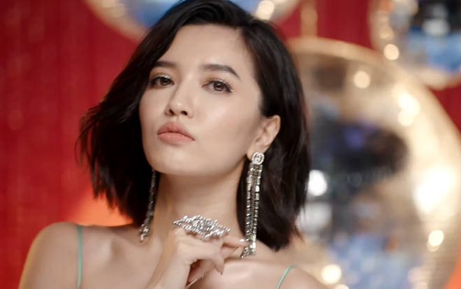 Chưa tới 24 giờ, MV mới 'siêu mặn' của Bích Phương lên luôn Top 1 Trending Ảnh 2