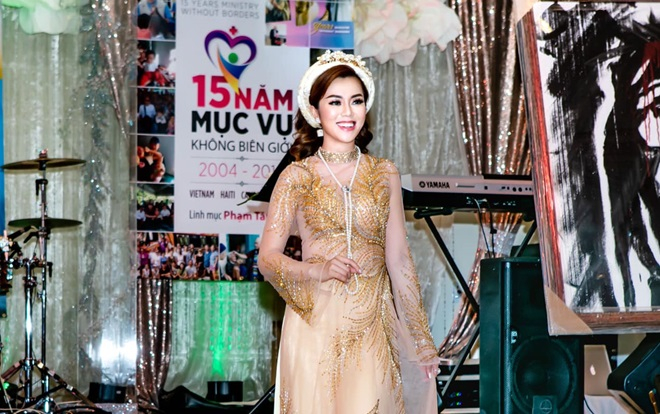 Hoa hậu Vân Khương đấu giá bộ ngọc trai Finifer Pearls quyên góp cho quỹ người nghèo Ảnh 2