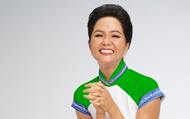 Hoa hậu H'hen Niê và diễn viên Hồng Ánh: Đi 4 bể vẫn chỉ thấy sắc riêng khó phai trong tà áo dài truyền thống Ảnh 2