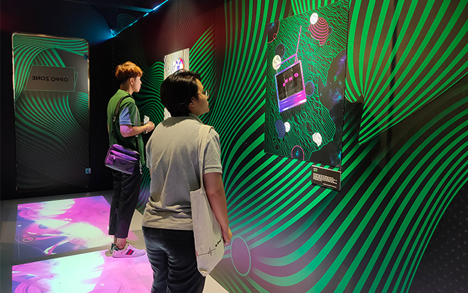 Người trẻ sáng tạo trải nghiệm Reno2 tại Tuần lễ sáng tạo Vietnam Halography 2019 Ảnh 2