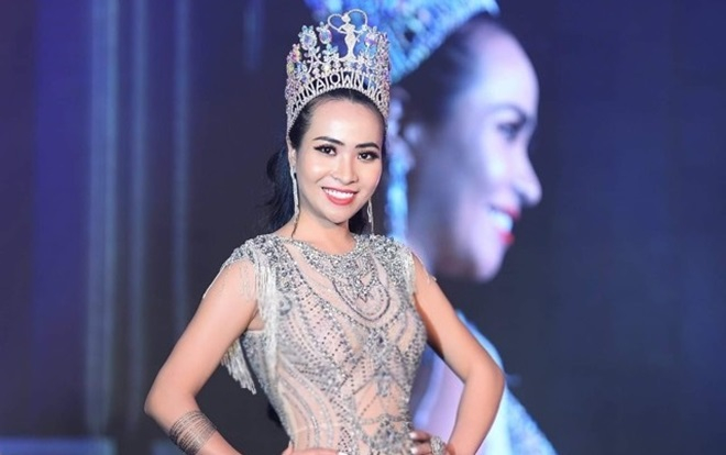 Hoa hậu Phạm Trần Hoa Quyên 'lấn át' dàn người đẹp tại sự kiện nhờ chiếc váy ánh kim Ảnh 2