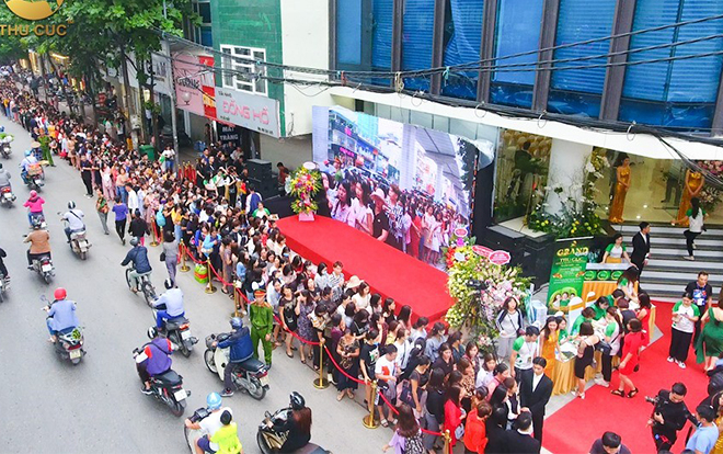 Thu Cúc Mega Beauty Center Cầu Giấy 'vỡ trận' ngày khai trương Ảnh 2