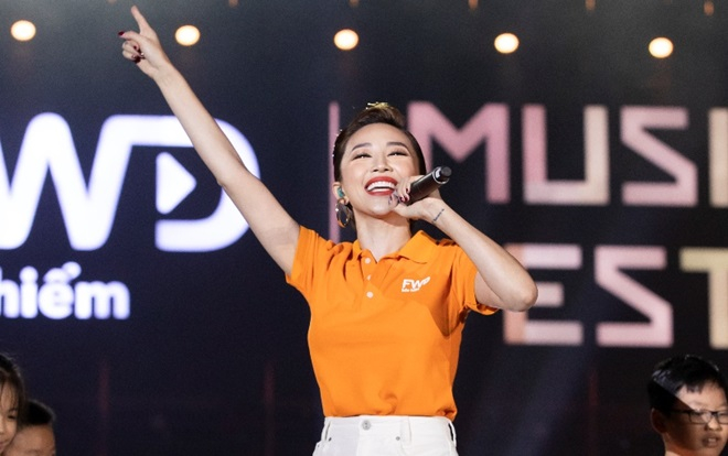 Tóc Tiên chứng minh bản lĩnh 'chị đại' tại FWD Music Fest Ảnh 2