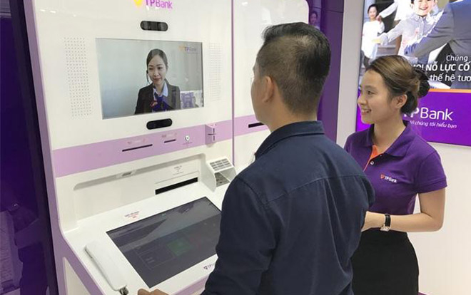 ‘Chạm’ từ điện thoại đến điểm giao dịch: Dịch vụ ngân hàng bây giờ ‘đỉnh’ thế nào? Ảnh 2