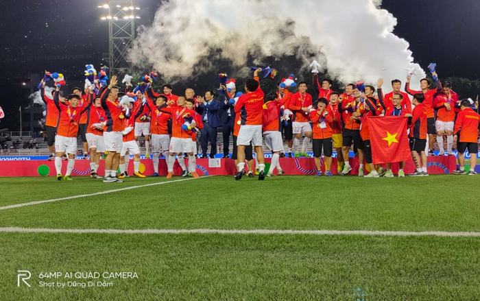 Nhìn lại những khoảnh khắc hồi hộp, nghẹt thở rồi bùng nổ ngày U22 lên ngôi vương SEA Games 2019 Ảnh 2