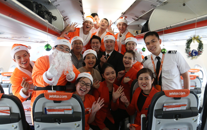 Đón giáng sinh trên trời cùng dàn ông già Noel toàn nam thần từ Jetstar Ảnh 2