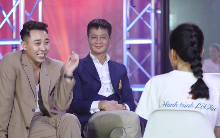 Hoàng Ku - Giám khảo bí ẩn nhất show, bất ngờ rủ thí sinh 'chơi lớn 1 lần' và màn 'lột xác' ấn tượng Ảnh 2