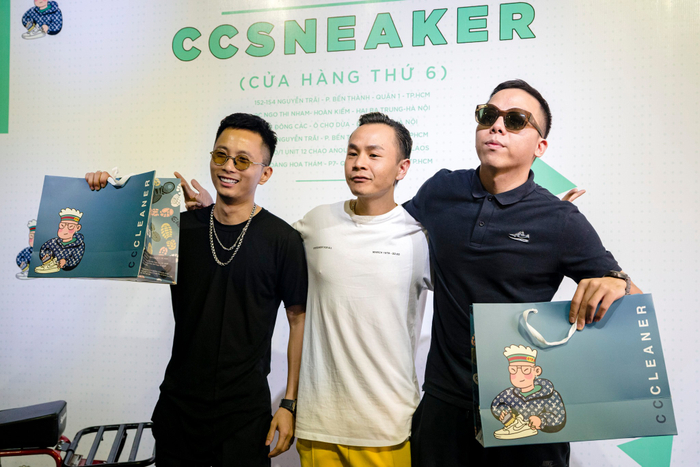 Giữ đúng lời hứa, Binz đích thân vẽ và kí tên lên giày tặng fan Ảnh 3