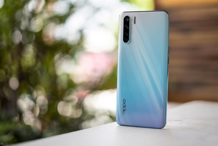 Smartphone pin khủng hay thiết kế đẹp sẽ chiếm được cảm tình của bạn?