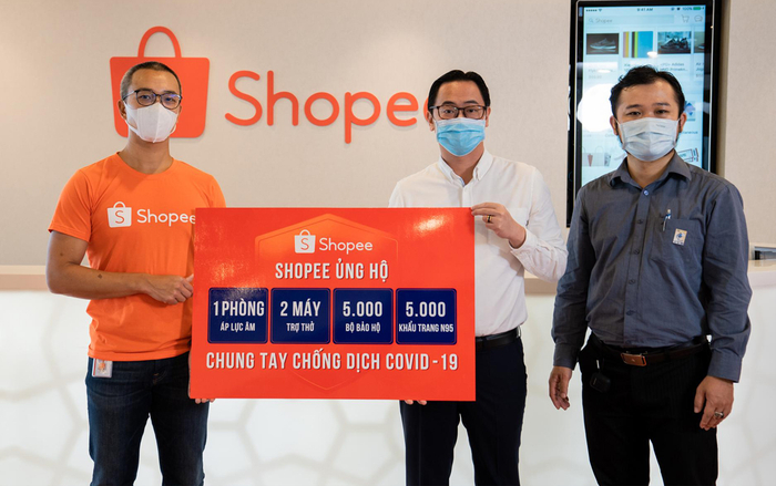 Shopee hỗ trợ 2 máy trợ thở, 1 phòng áp lực âm, 5.000 bộ bảo hộ y tế và 5.000 khẩu trang N95 cho tuyến đầu chống dịch COVID-19 Ảnh 2