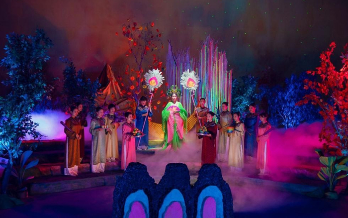 Mãn nhãn với những gam màu thời trang được Hoàng Thùy Linh lăng xê nhiệt tình trong MV 'Kẻ cắp gặp bà già' Ảnh 2