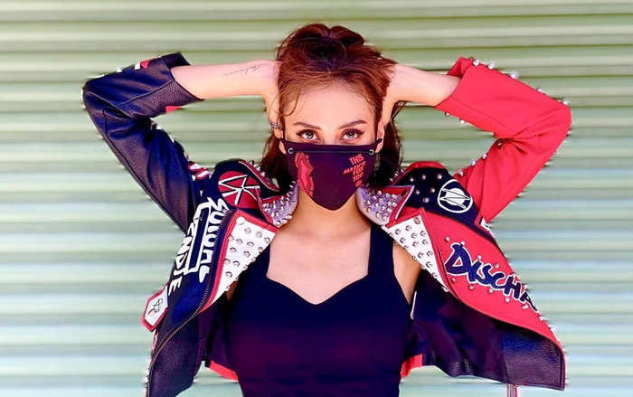 Hoàng Thùy Linh, Võ Hoàng Yến cùng Nghệ sĩ Việt đồng loạt đăng ảnh selfie cùng khẩu trang cực chất chia sẻ thông điệp ý nghĩa vì cộng đồng Ảnh 2