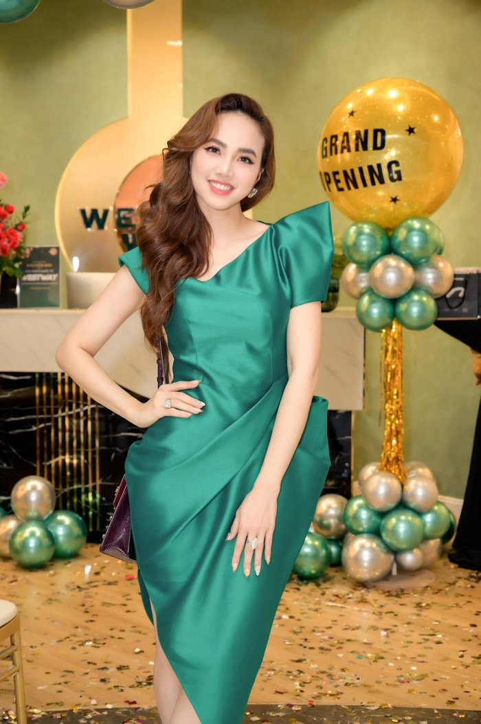 Chuỗi nha khoa quốc tế 5 sao WestWay có sử dụng phương pháp niềng răng Invisalign với quy mô hiện đại bậc nhất giúp khách hàng có nụ cười tự tin, rạng rỡ.