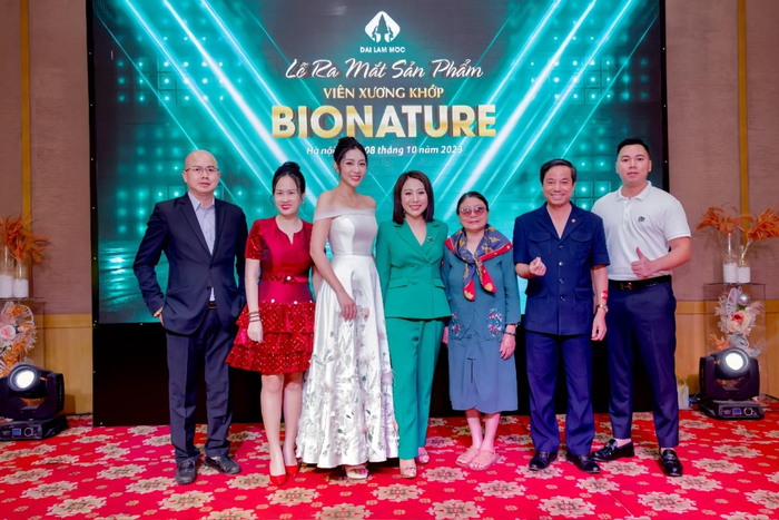 Giám đốc Đào tạo Danny Võ Thành Đăng, Cố vấn chiến lược -  Nhà báo Minh Thúy, Hoa hậu Đại dương Đặng Thu Thảo, Tổng GĐ Vũ Khánh Linh, PGS-TS Phạm Thu Nga, ĐT-BS Nguyễn Thái Biềng, Giám đốc Kinh doanh - Ông Đinh Ngọc Cường