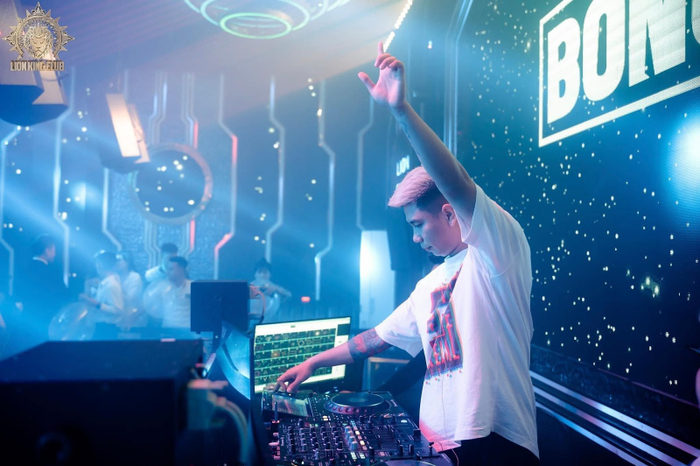 Với sự nỗ lực từ bản thân đến thời điểm hiện tại nghệ danh DJ Bống Trần được nhiều người biết đến